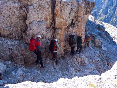 007-Auf schmalen Felsenbaendern durch den Sosat-Klettersteig